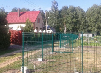 распашные ворота из 3d панелей оцинкованные с полимерным покрытием 1,22×4,03 м., пр.4 мм.