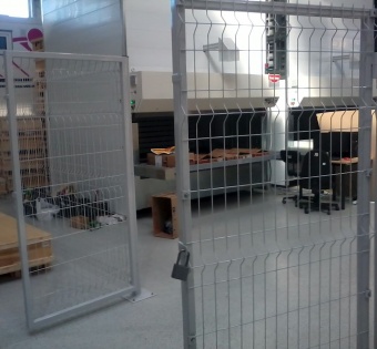 распашные ворота из 3d панелей оцинкованные с полимерным покрытием 1,22×4,03 м., пр.4 мм.